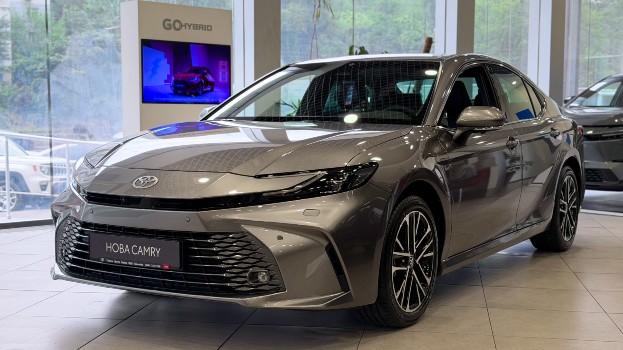 toyota_camry_premium_sirij_perlamutr